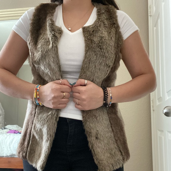 Faux fur vest - Picture 3 of 8